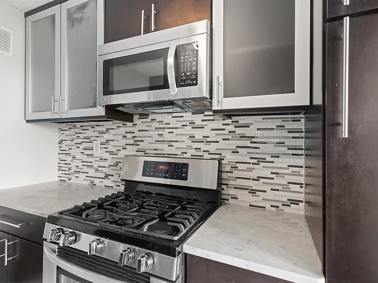 9060 Palisade Ave #706 — Photo 4