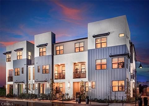 3rd image of 947 N Divino Privado Unit 11