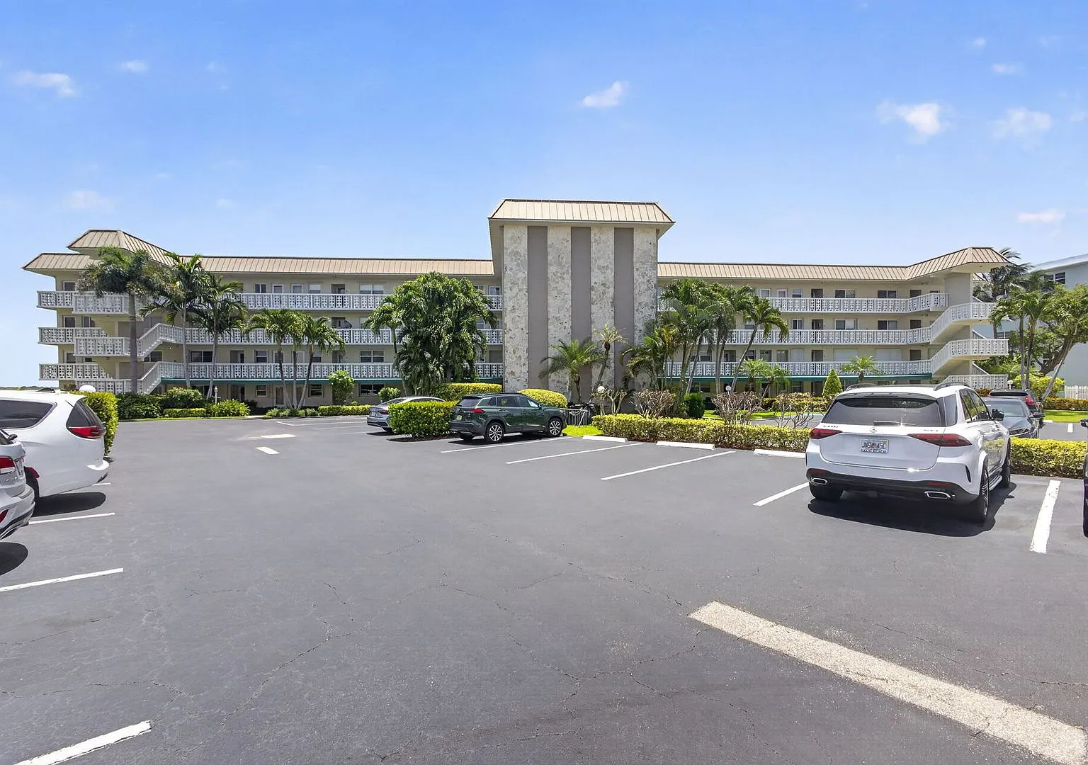 55+ 1 Bed, 1 Bath Condo North Palm Beach — Photo 2