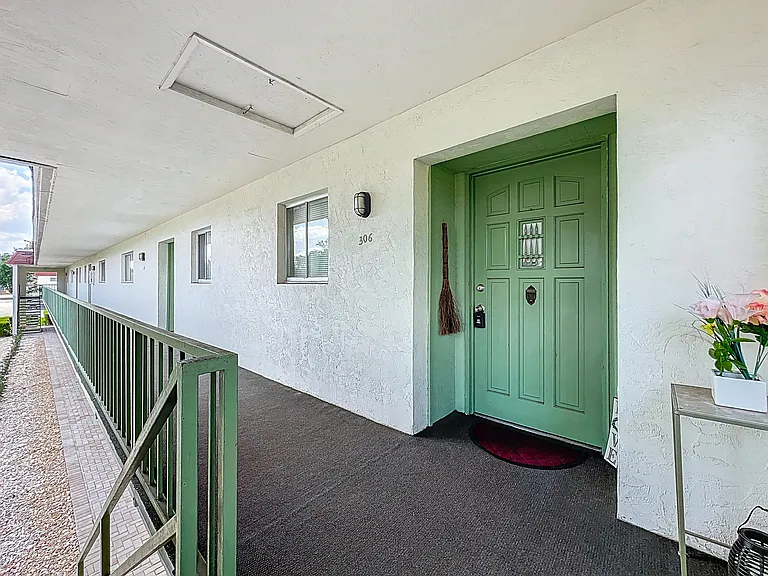 3500 Beneva Rd #306 — Photo 2