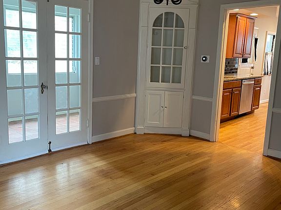 5th image of 609 E 69th St