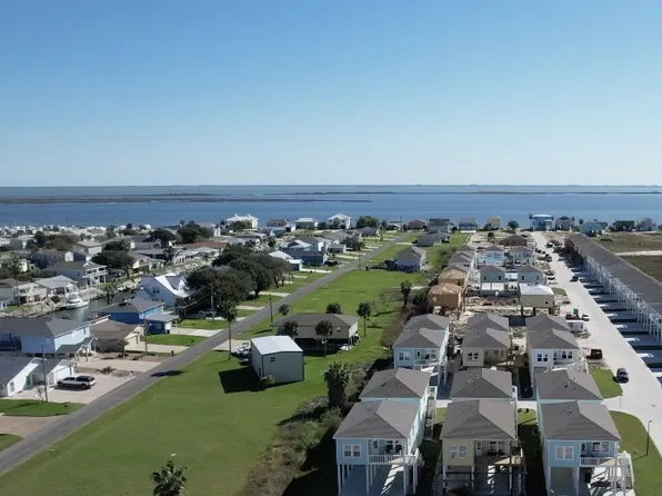 107 WAKATOBI DR, Rockport, TX 78382