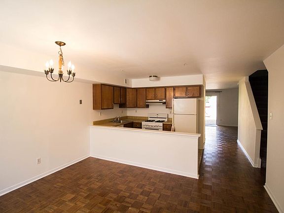 Dining/kitchen
