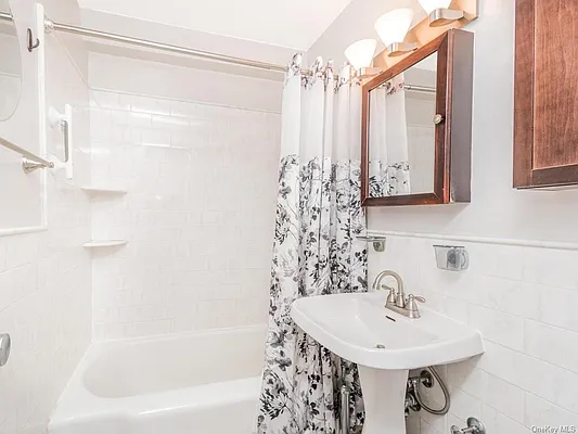 Sold by Re/Max In The City | media 16