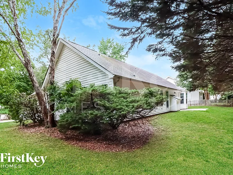 312 Edgemore Ct — Photo 14