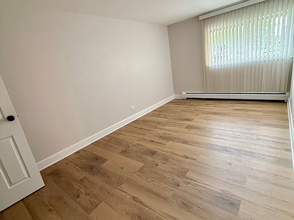 5th image of 690 Marilyn Ave APT 203