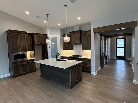 2nd image of 4125 Village Green Dr