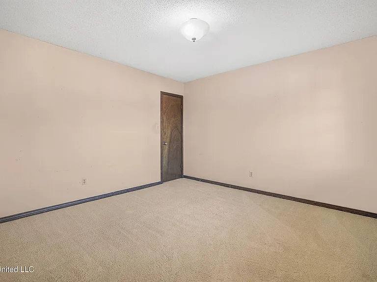 4409 Shadow Wood Cir — Photo 52