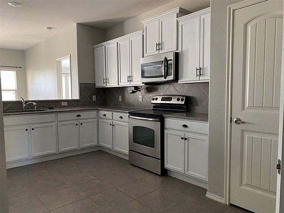 3rd image of 150 Meadow Crest Dr