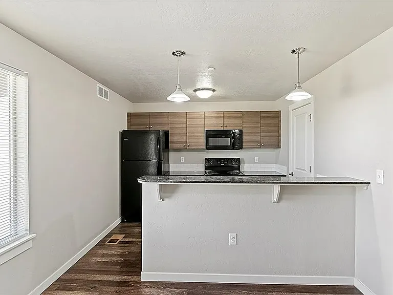 WhistleStop Apartments — Photo 57