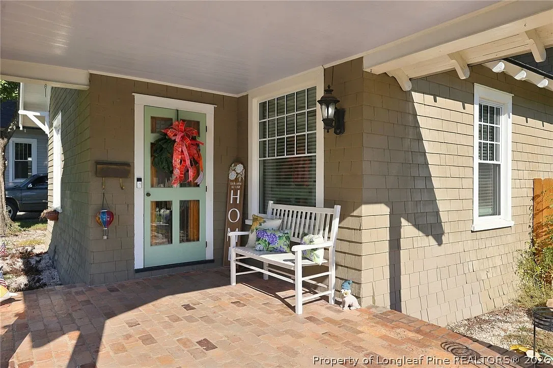 3 bed, 1.0 bath, 1656 sqft, $2,100 — Photo 4