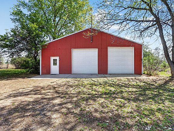 3rd image of 14380 Meadowlark Ln