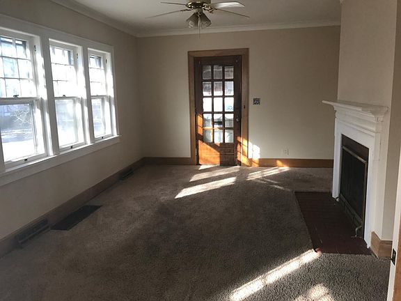 Living Rm w/decorative fireplace