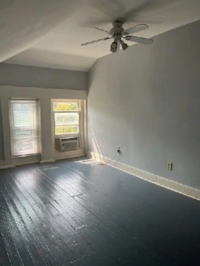 Old Louisville 5 Bedroom, 3.5 bath House — Photo 3