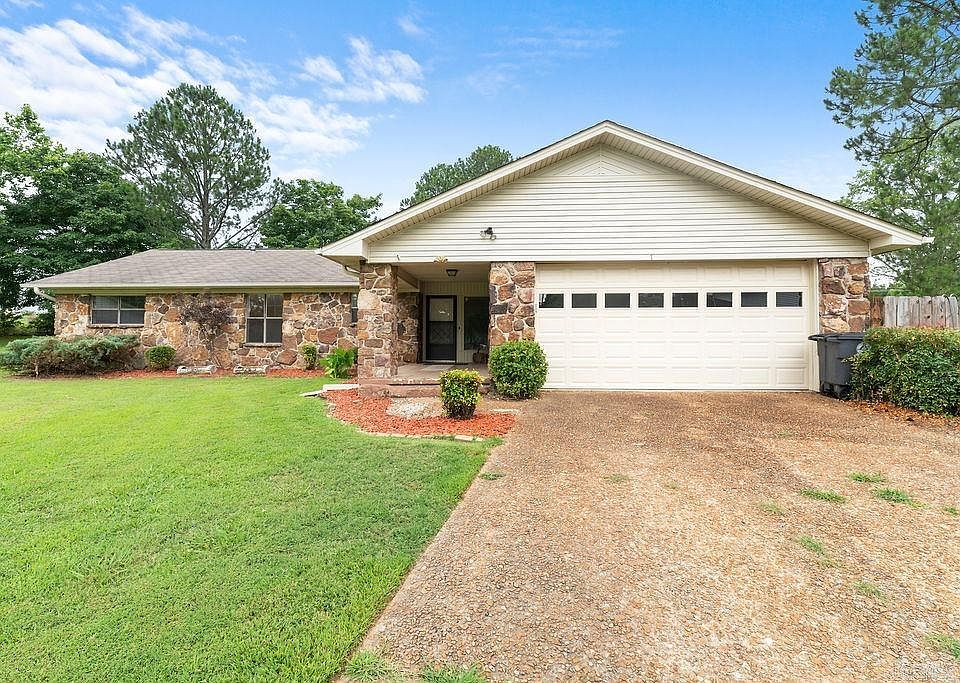 1st image of 7 Teresa Cir