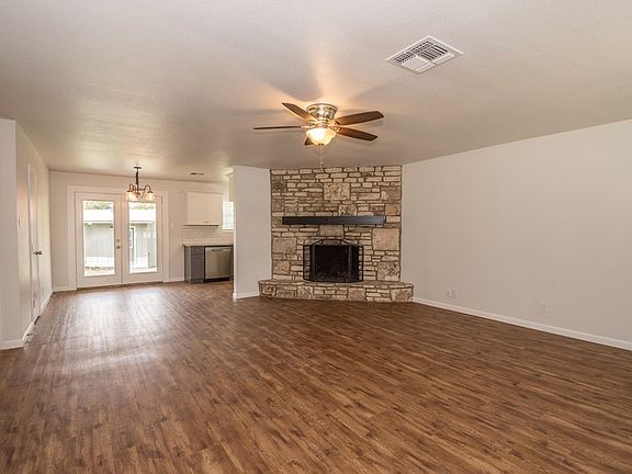 3rd image of 331 Broadmoor Dr