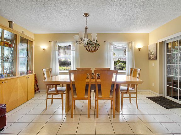 4th image of 105 Raintree Trl