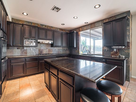 4th image of 637 Serrano Ln