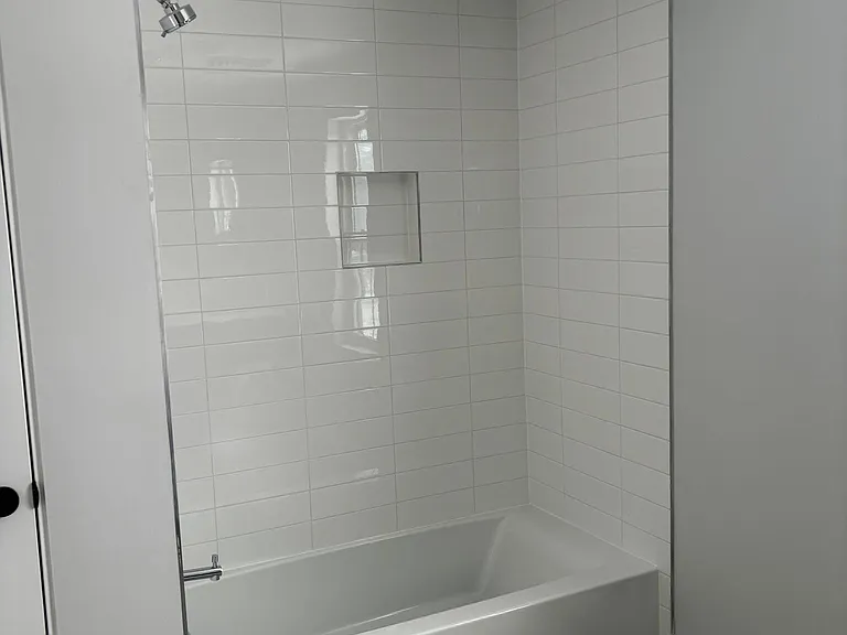 214 Center St — Photo 3