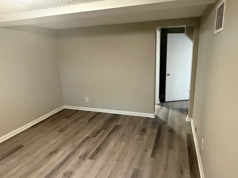 2601 S Lincoln St — Photo 15