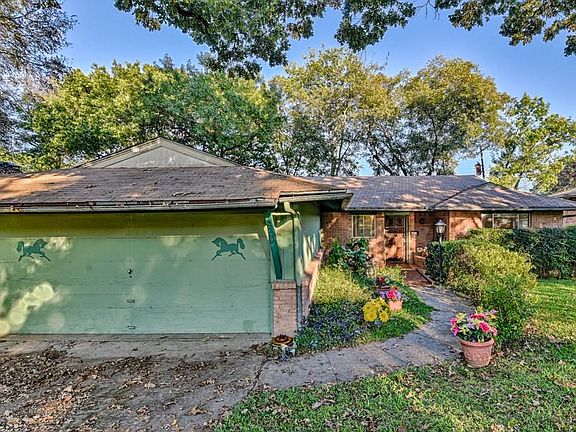 3rd image of 2109 Siesta Dr