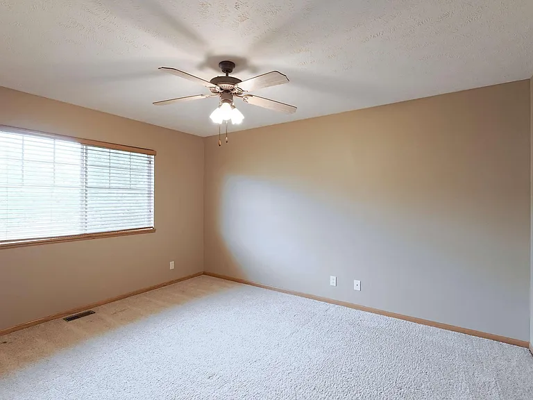 1718 Sawyer St — Photo 18