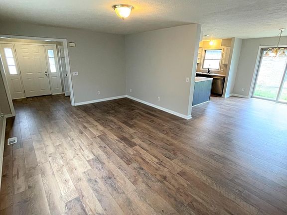 3rd image of 5330 Villa Ct