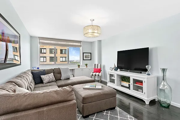 Sold by Compass | media 7