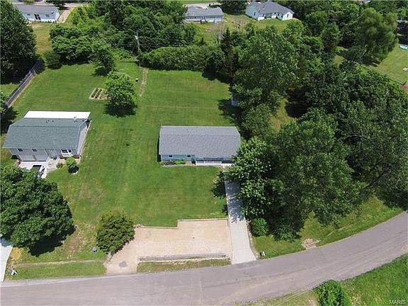 Treed lot to the right of this home is included in this sale.