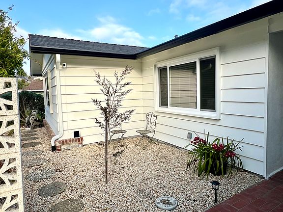 2nd image of 221 Bay View Dr