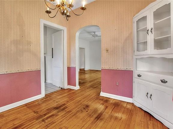5th image of 520 Chatham Dr