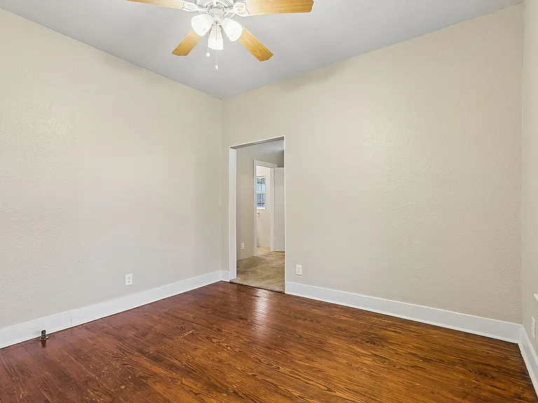 2310 N Sabinas St — Photo 16
