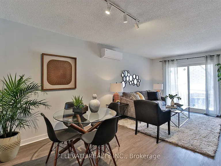 2131 Dufferin St — Photo 10