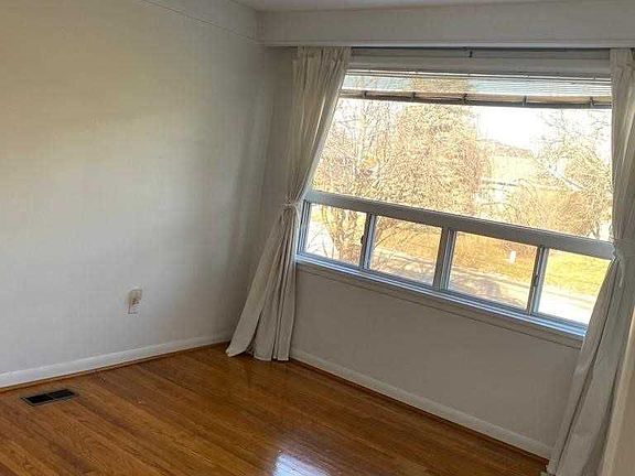 3rd image of 426 Seaton Dr