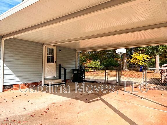 5th image of 209 Corkwood Dr