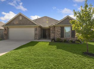 1230 Gardenia St, Centerton, AR 72719