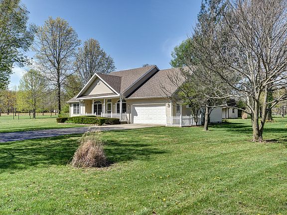 4th image of 73 Sweetbriar Dr