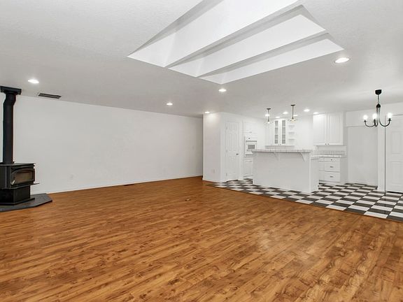 4th image of 2703 Hampton Ct SE