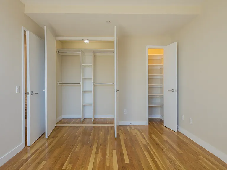 303 10th Ave #13E — Photo 4