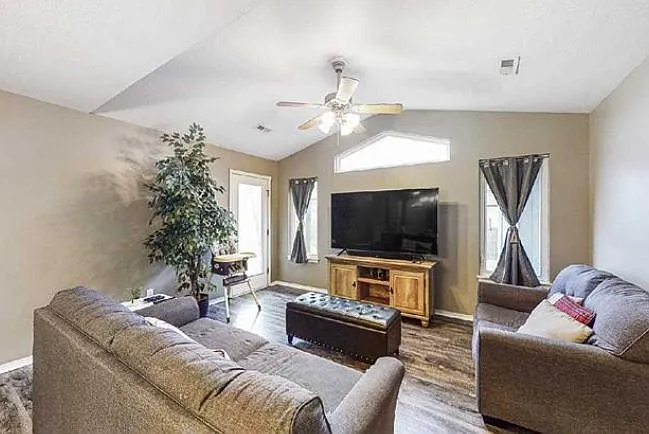 1001 Kadence Ln — Photo 8