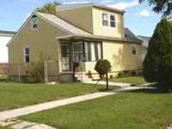 204 Sycamore St, Fostoria, OH 44830