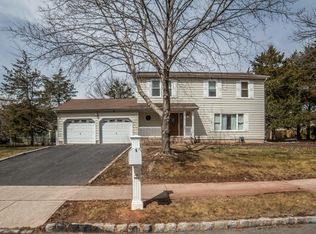 7 Pine Ridge Dr, Branchburg, NJ 08876