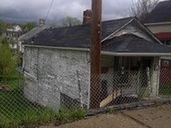 657 McMahon Ave, Monessen, PA 15062