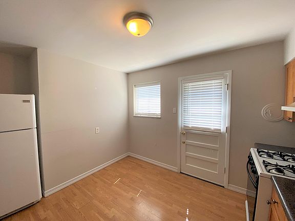 5th image of 747 Lepere St