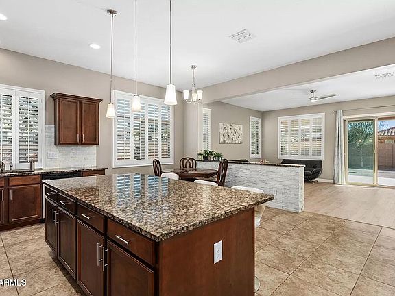 5th image of 203 E CRESCENT Place