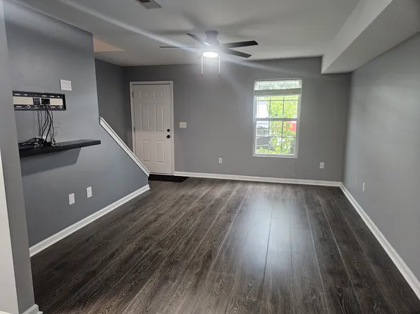 568 Gray Station Rd APT 3, Johnson City, TN 37615