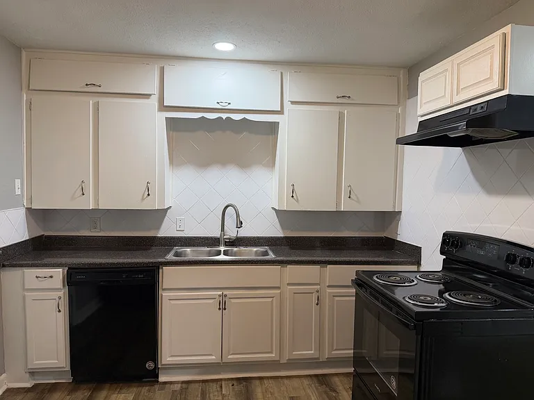 2500 Normont Cir — Photo 16