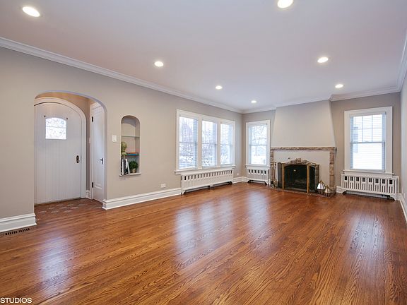 2nd image of 4016 Grand Ave