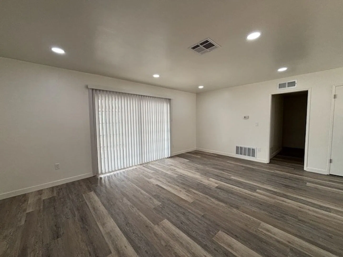 4 bed, 2.0 bath, 1650 sqft, $3,395 — Photo 4