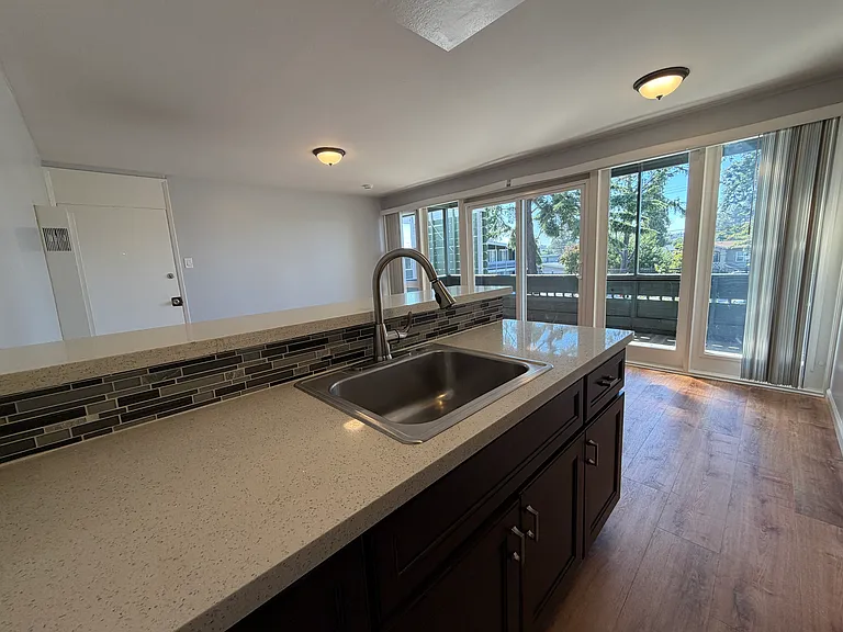 Tahoe Terrace Apartments — Photo 5